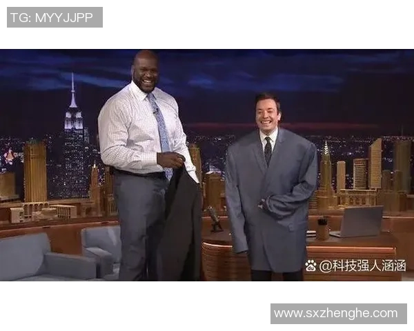 足球明星挑战极限将足球踢进篮球框展现惊人技巧与创意表演